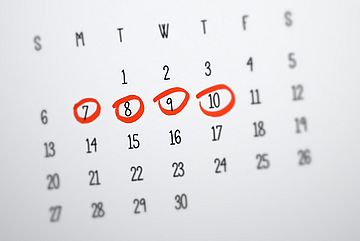 Calendar with four consecutive days circled in red.